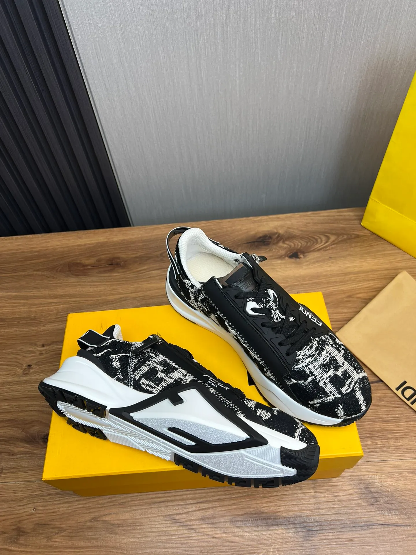 Men's shoes 💰500💰 Fendi [Fendi] hot style is on the market 🔥Fashionable casual men's shoes 🔱 Made of original brand fly knit fabric. Original cowhide + breathable mesh lining + sheepskin feet. Perfect shape and top quality, you deserve it 🔜Original rubber outsole, ultra-light, non-slip and wear-resistant 👣 Standard size 38-44